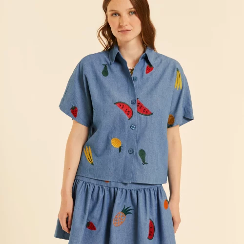 Camisa denim con bordados